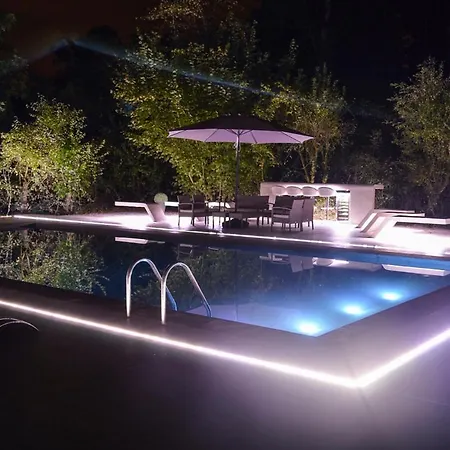 Sleeps 8 With Pool Air Con And Wifi *