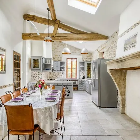 Sleeps 8 With Pool Air Con And Wifi