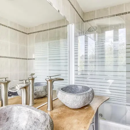 Sleeps 8 With Pool Air Con And Wifi Villa