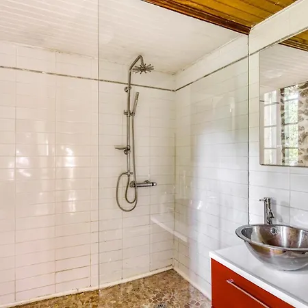 Sleeps 8 With Pool Air Con And Wifi *