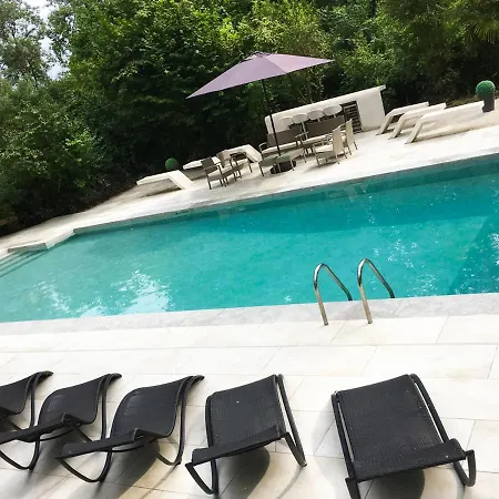 Sleeps 8 With Pool Air Con And Wifi