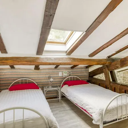 Villa Sleeps 8 With Pool Air Con And Wifi *